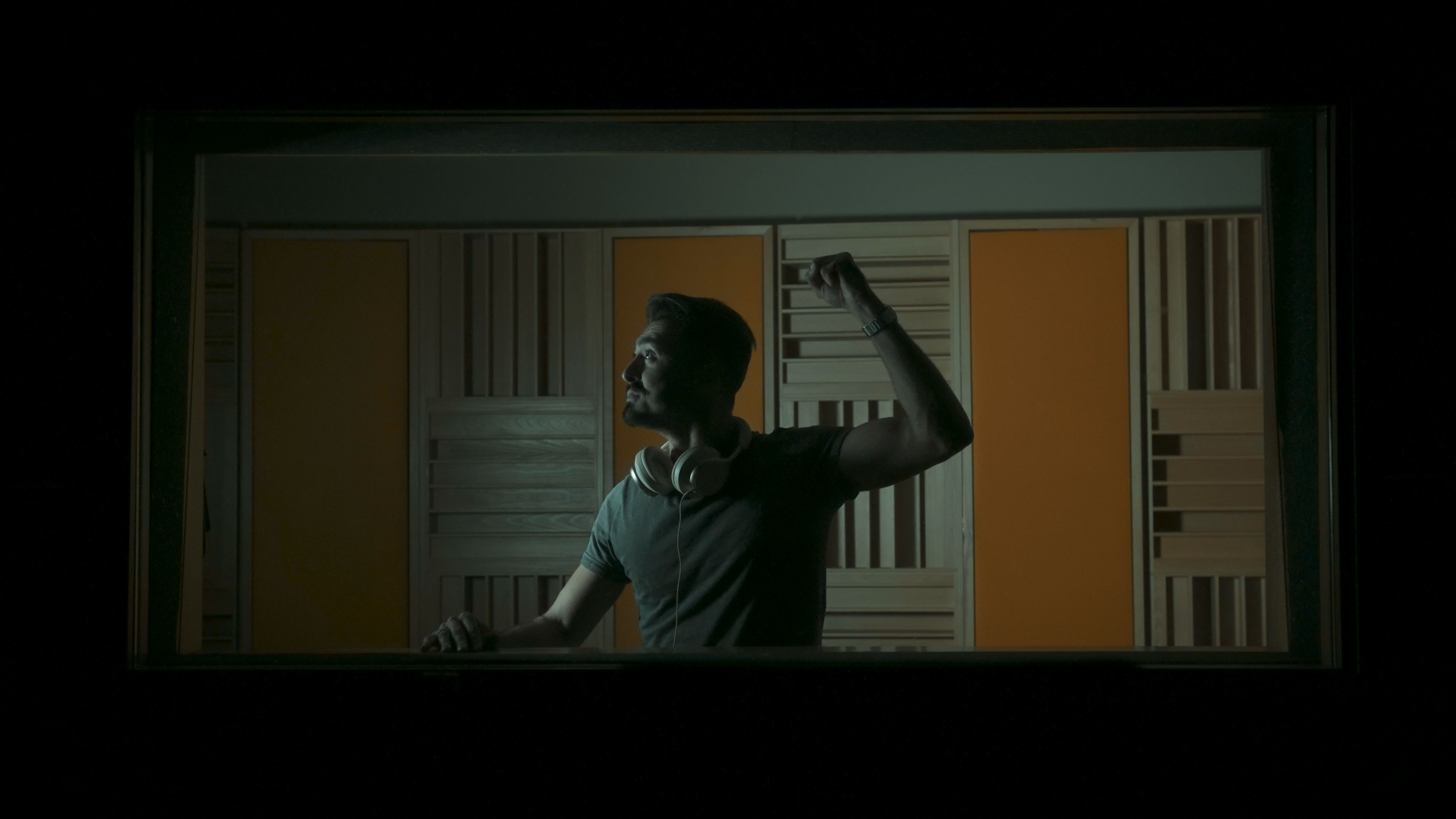 Imagem de Behind The Scenes de Unveiled Pradox